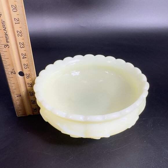 Vintage Vaseline Pale Yellow Uranium UV Glowing Glass Dish Bowl Footed Ruffled - Picture 5 of 13